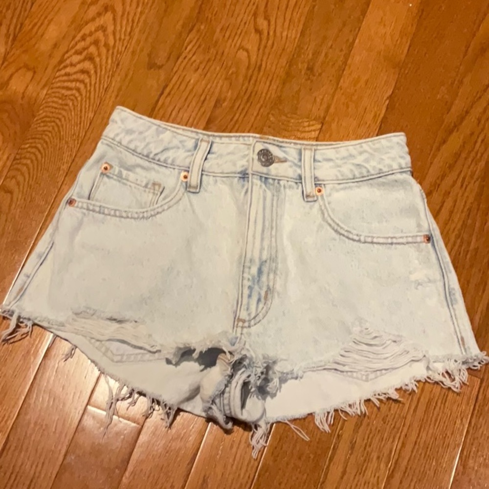 Garage distressed light denim shorts size 00